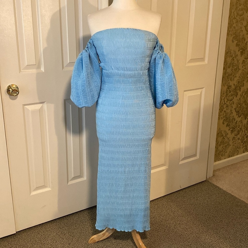 L’ide’e Pleated Gown Light Blue Size 10 in Like New Condition